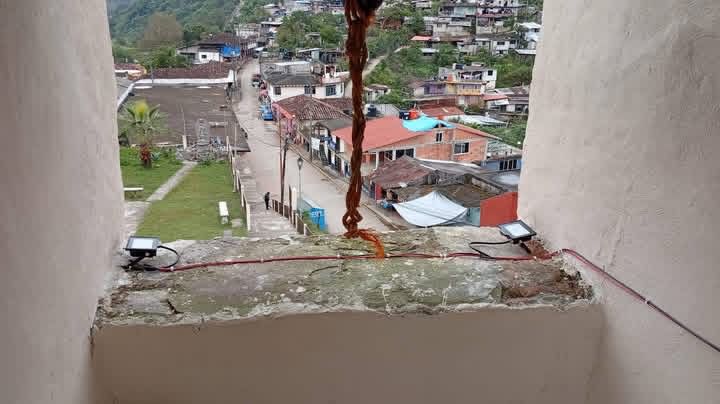 Rehabilitacion de alumbrado en la parroquia de Amixtlan